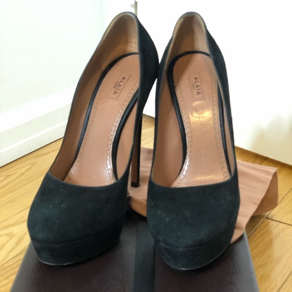 Alaïa Black Suede Pumps - Picture 2 of 6
